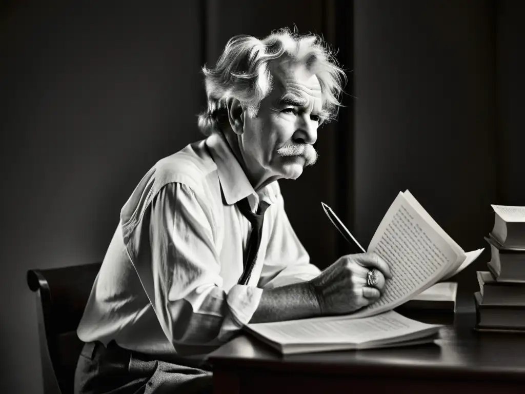 Realismo Americano: Mark Twain contemplativo en su escritorio, rodeado de libros y papeles, en dramática fotografía en blanco y negro